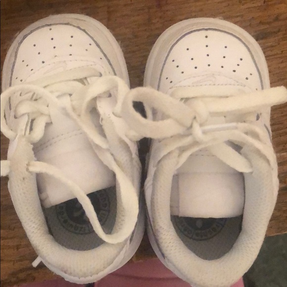 Infant White UPS - Picture 3 of 5